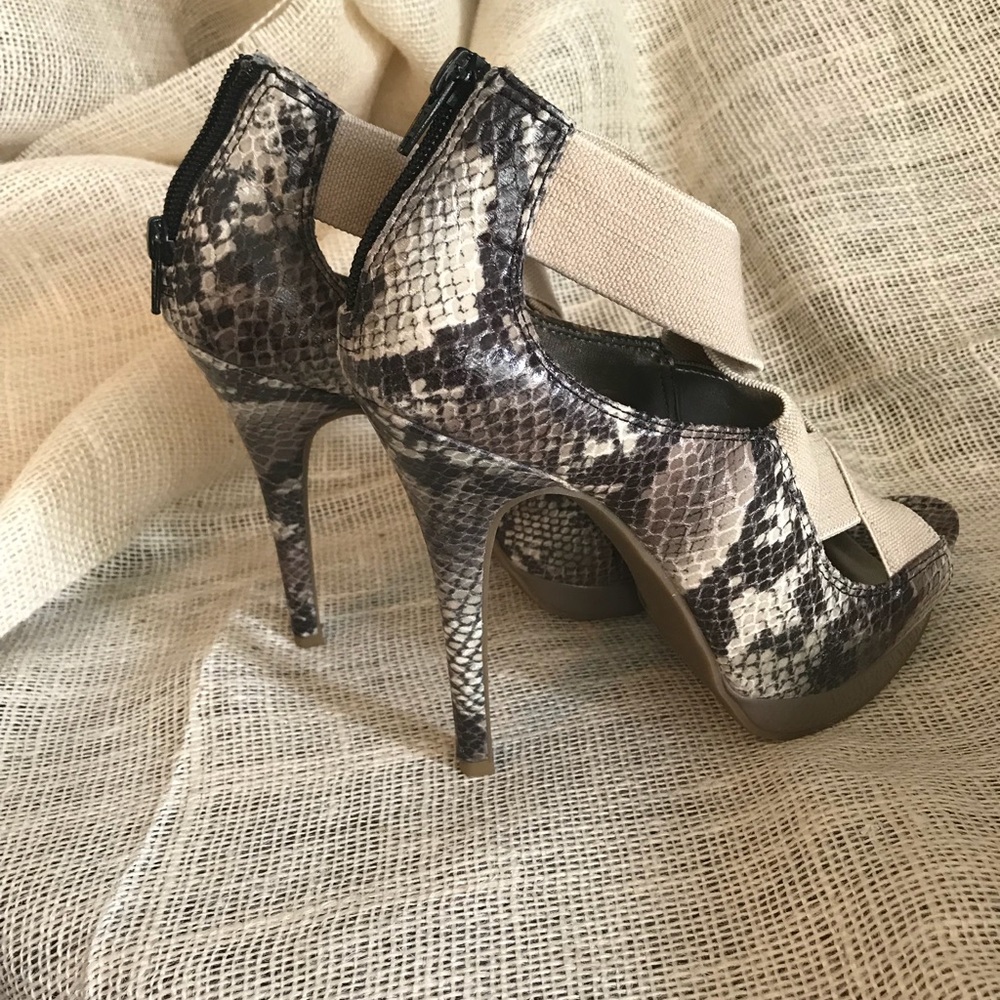 Embossed Sandal - Picture 3 of 7